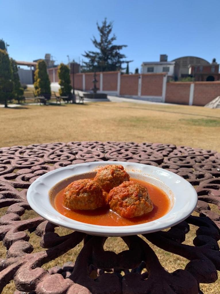 ALBONDIGAS EN CALDILLO DE JITOMATE CON CHIPOTLE